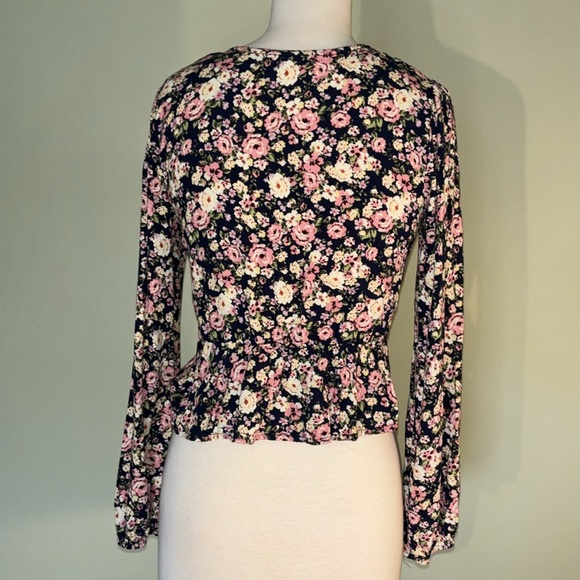 REWIND floral v neck cinch blouse in women’s medium with cuff sleeves - Picture 5 of 9